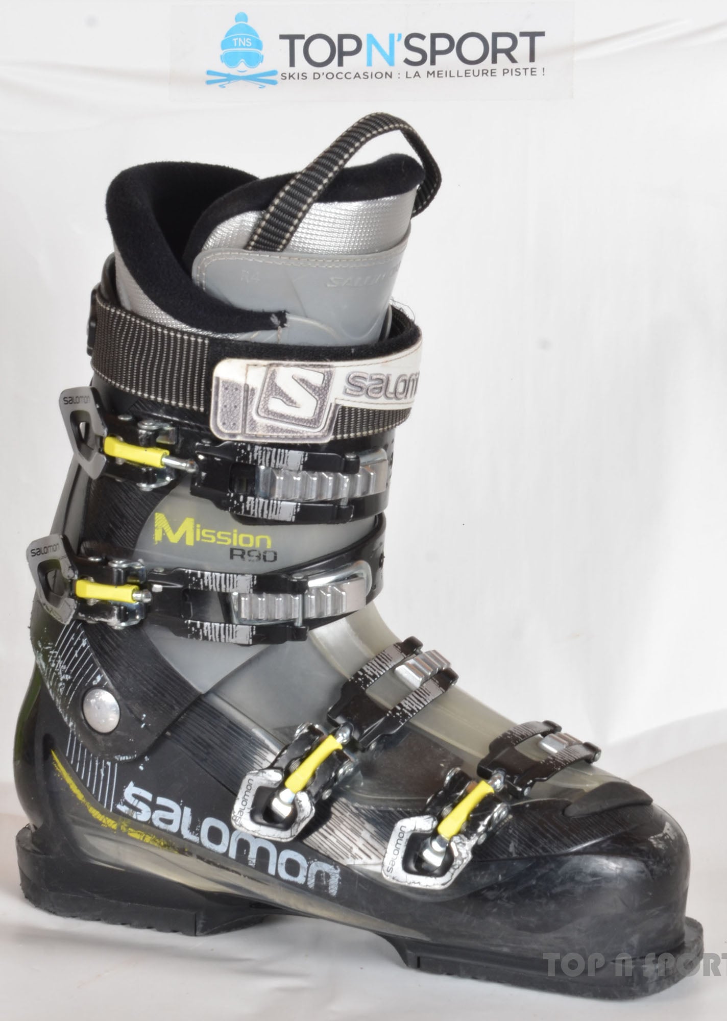 chaussure ski salomon mission lx Herren Skischuh Sport & Freizeit The Salomon Mission RS 7 is a great boot for the intermediate skier that has a narrow to medium forefootand has a problem getting ski boots to fit their leg comfortably The My Custom Fit Sport Biovent Liner wicks moisture away keeping your foot dryer and warmer without packing out and feeling sloppy The Leather Liner makes the RS 7 easy to enter and exit The 102mm last and 80 flex are a good mix of comfort and performance Four Aluminum micro adjustable buckles help you get the fit dialed in just right for all day comfort The Tool Free Catch Adjustment on the upper cuff gives you a wide range of adjustments so the RS 7 will fit all leg shapes and sizes The Salomon Mission RS 7 is great for the intermediate that has problems finding boots that will fit their legs properlySalomon Mission RS 7 Ski Boots Mens Specs My Custom Fit Biovent Liner Leather Liner Tool Free Catch Adjustment on the Upper Cuff Bi Material PU Lower ShellUpper Cuff A Great Boot for Someone With a Narrow to Medium Forefoot With a Wider Shaft of the Leg Salomon Mission LX ski boots