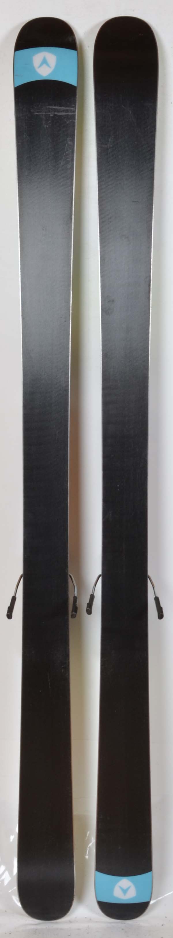 Dynastar SERIAL - skis d'occasion